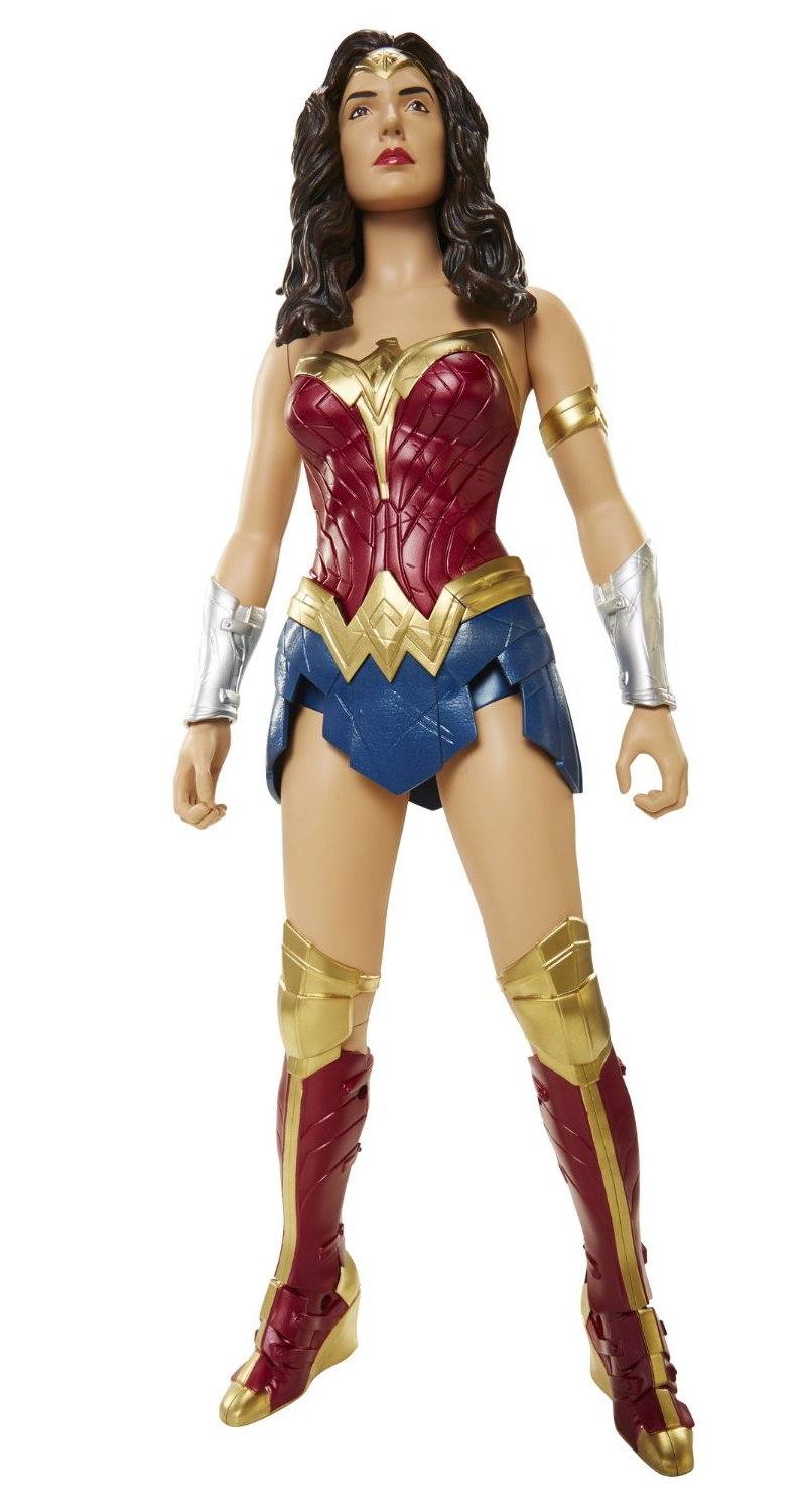 Illustration for article titled Artist Turns $20 Wonder Woman Toy Into a Spectacular Miniaturized Gal Gadot